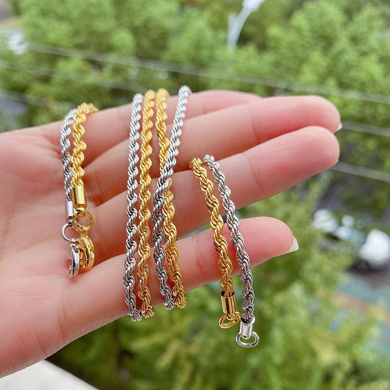The Twist Necklace